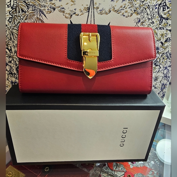 Gucci Sylvie Continental Red Leather Wallet - Picture 3 of 10